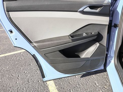 Used 2024 Volkswagen Taos SE image 27