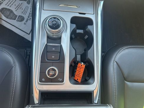 Used 2022 Ford Explorer XLT w/ Equipment Group 202A image 24