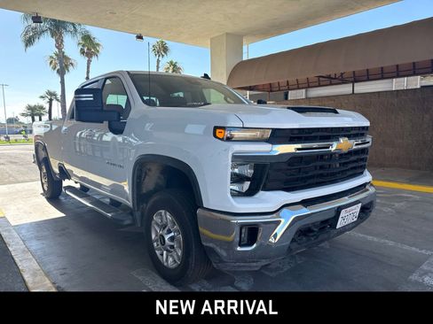 Certified 2025 Chevrolet Silverado 2500 LT w/ Convenience Package AWD/4WD image 3