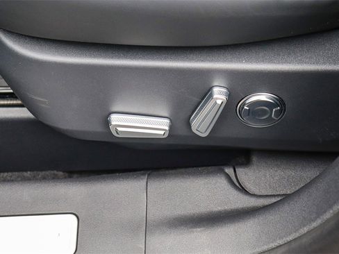 Used 2025 Lincoln Nautilus Premier image 22