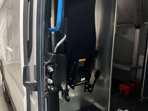 Used 2024 RAM ProMaster 3500 w/ Delivery Van Package FWD image 9