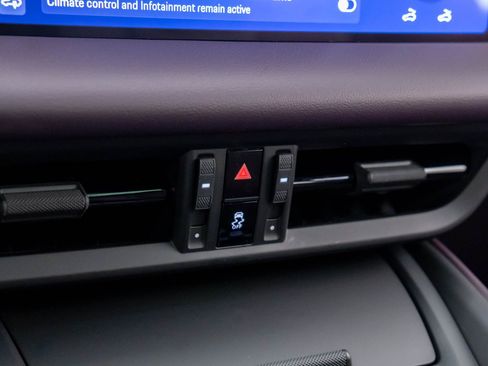 New 2025 Porsche Macan 4S Electric image 26