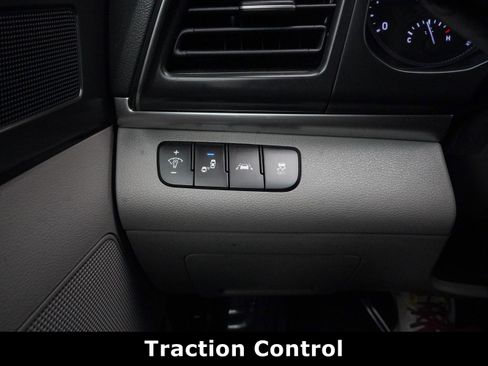 Used 2020 Hyundai Elantra SEL image 11