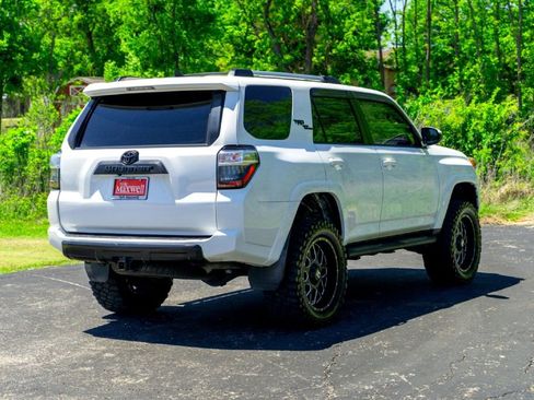 Used 2018 Toyota 4Runner TRD Off-Road AWD/4WD image 6