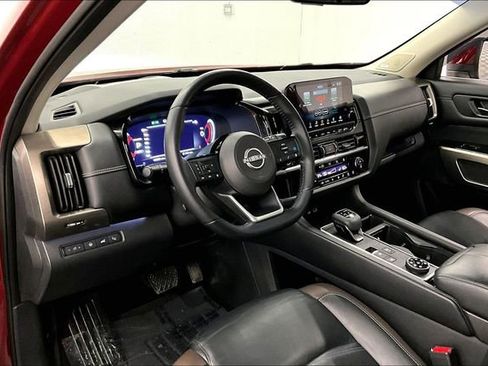 Used 2023 Nissan Pathfinder Platinum image 17