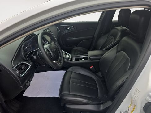 Used 2017 Chrysler 200 Limited Platinum w/ Comfort & Convenience Group FWD image 9