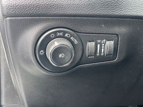Used 2019 Jeep Compass Latitude w/ Popular Equipment Group AWD/4WD image 15
