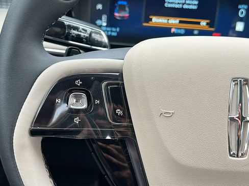 New 2025 Lincoln Corsair FWD w/ Equipment Group 101A image 18