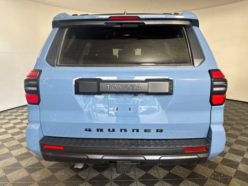 Used 2025 Toyota 4Runner SR5 AWD/4WD image 22