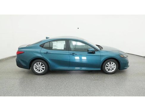 Used 2025 Toyota Camry LE FWD image 14