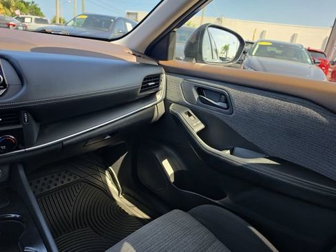 Used 2021 Nissan Rogue S FWD image 9