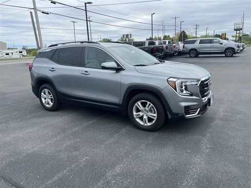 Certified 2023 GMC Terrain SLE w/ Driver Convenience Package AWD/4WD image 2