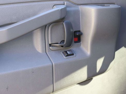 Used 2016 Chevrolet Express 2500 image 15