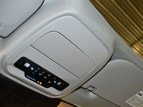 Used 2025 Ford Expedition Platinum AWD/4WD image 27