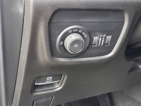 Used 2022 Jeep Grand Cherokee L Limited AWD/4WD image 9
