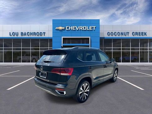 Used 2024 Volkswagen Taos SE FWD image 8
