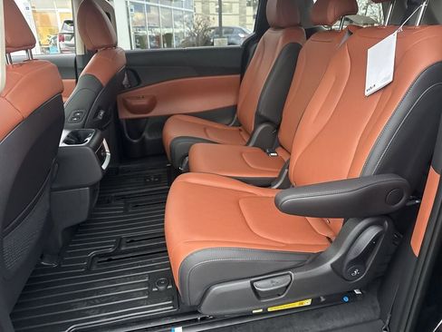 New 2026 Kia Carnival EX FWD image 28