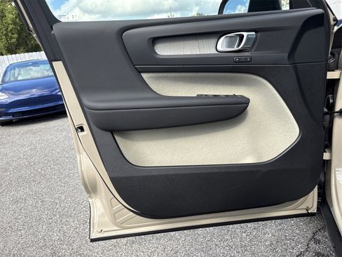 Used 2025 Volvo XC40 B5 Plus w/ Protection Package Premier image 33