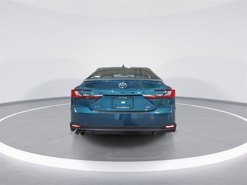 Used 2025 Toyota Camry XLE image 7