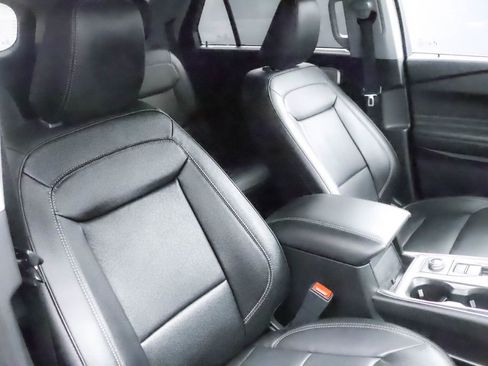 Used 2022 Ford Explorer Limited w/ Limited Technology Package image 29