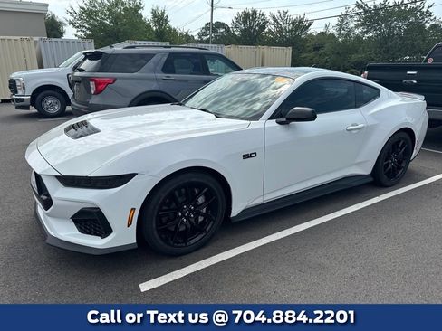 Used 2025 Ford Mustang GT Premium RWD image 1