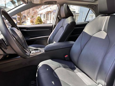 Used 2022 Toyota Camry XSE image 17