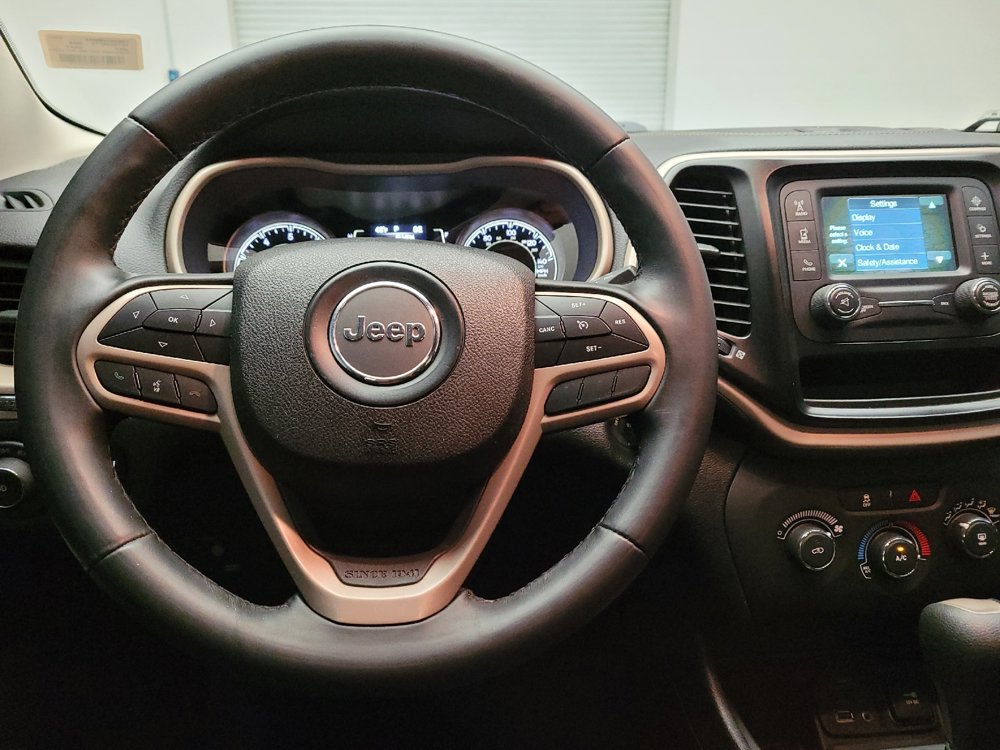 Used 2018 Jeep Cherokee Latitude w/ Altitude Package FWD image 22