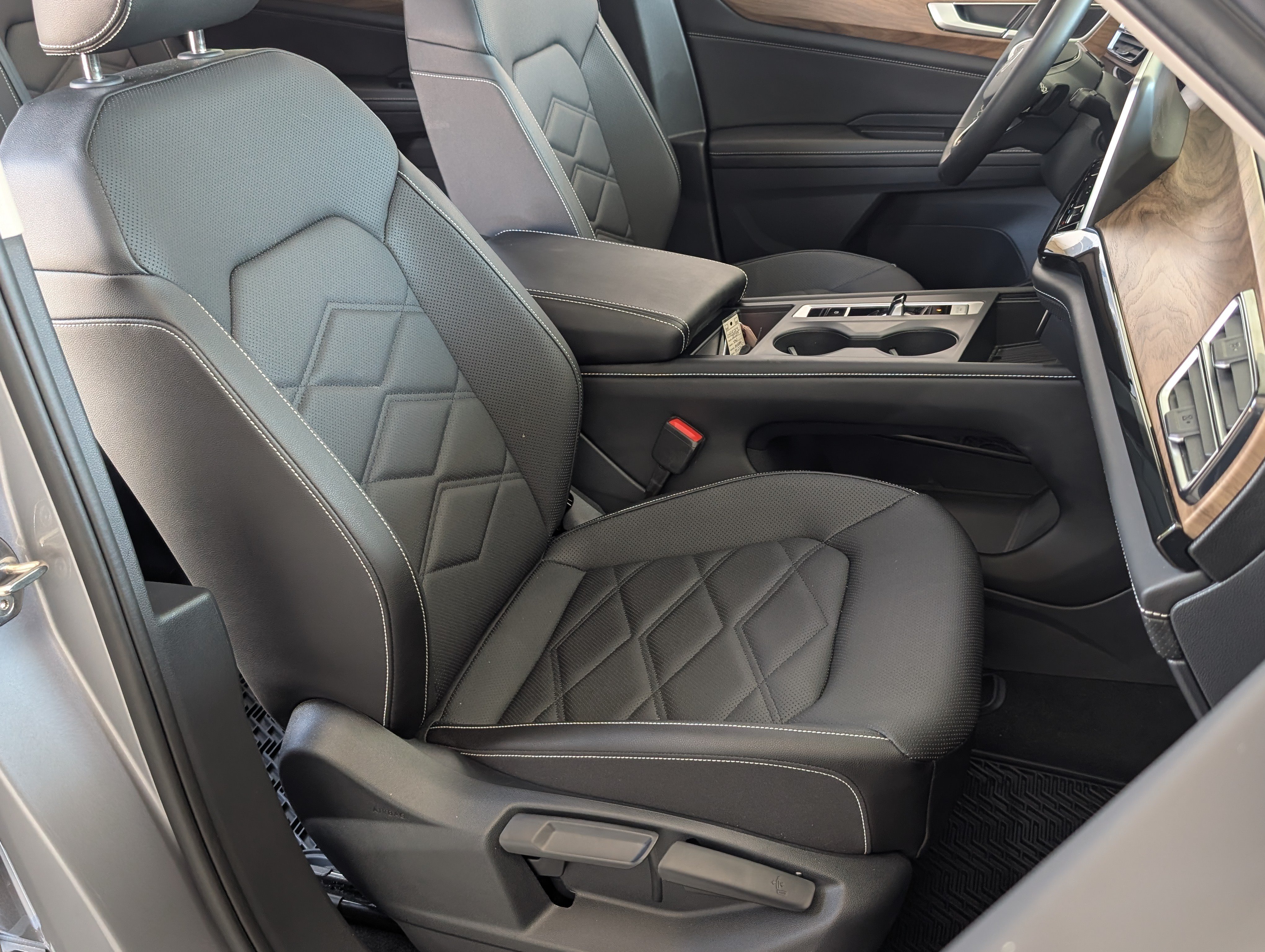 Used 2025 Volkswagen Atlas SE FWD image 24