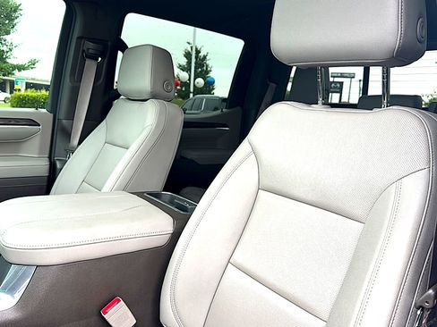 Used 2025 GMC Sierra 1500 SLT AWD/4WD image 14