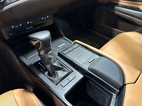 Used 2020 Lexus ES 300h w/ Premium Package FWD image 31