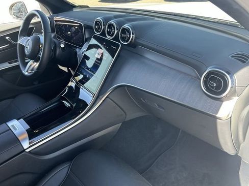 Used 2025 Mercedes-Benz GLC 300 image 13