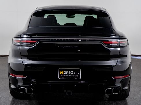 Used 2023 Porsche Cayenne Turbo image 11
