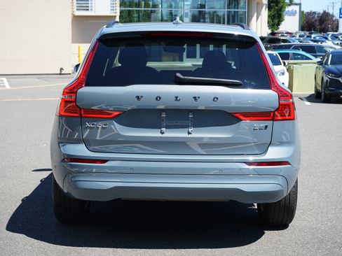 Used 2022 Volvo XC60 B5 Momentum image 5