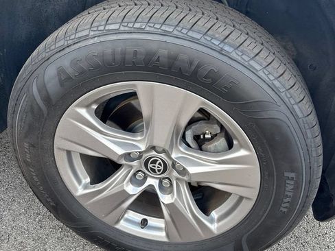 Used 2022 Toyota RAV4 XLE AWD/4WD image 6