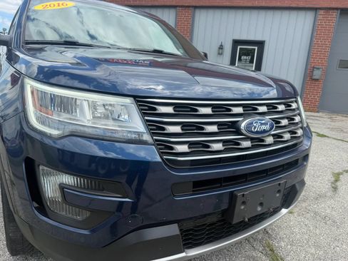 Used 2016 Ford Explorer XLT w/ Equipment Group 202A AWD/4WD image 11