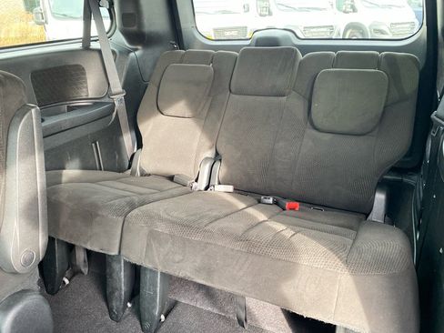 Used 2016 Dodge Grand Caravan SE image 19