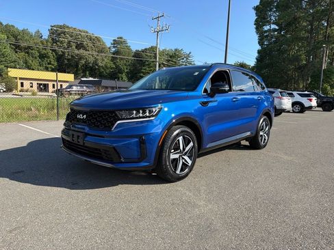 Certified 2022 Kia Sorento S FWD image 2