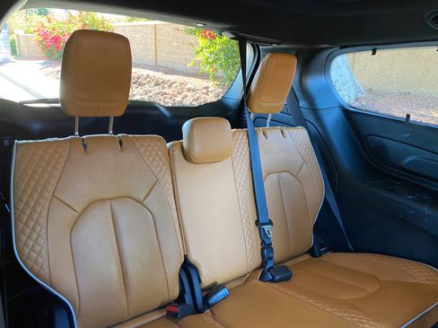 Used 2023 Chrysler Pacifica Pinnacle image 43