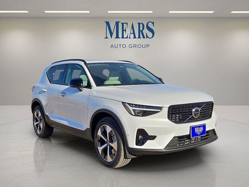 New 2026 Volvo XC40 B5 Plus w/ Protection Package Premier image 7