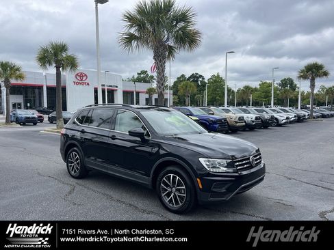 Used 2019 Volkswagen Tiguan SE w/ Panoramic Sunroof Package FWD image 1