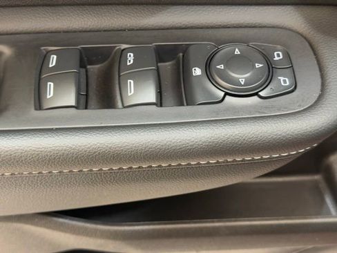 Used 2024 GMC Terrain SLE image 27