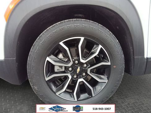 Used 2023 Chevrolet TrailBlazer ACTIV w/ Sun and Liftgate Package FWD image 9