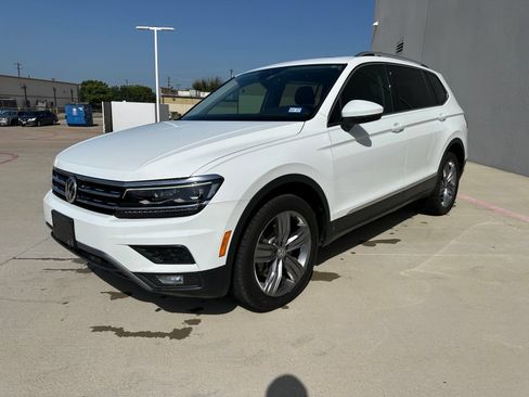 Used 2018 Volkswagen Tiguan SEL Premium FWD image 3