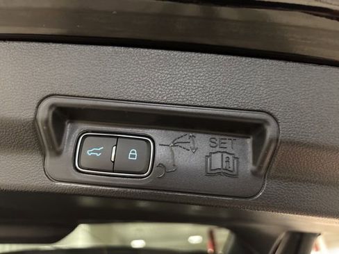 Used 2021 Ford Explorer XLT w/ Equipment Group 202A image 7