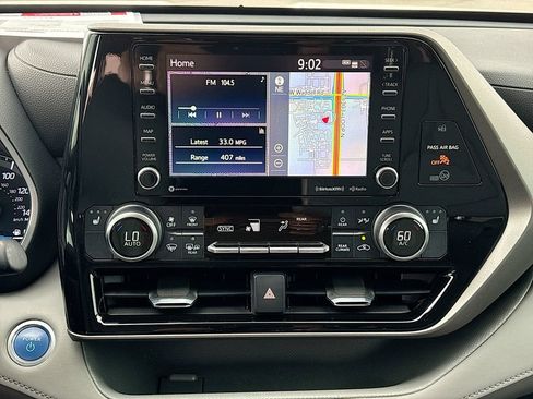 Used 2020 Toyota Highlander XLE FWD image 14