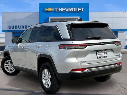 Used 2024 Jeep Grand Cherokee Laredo RWD image 3