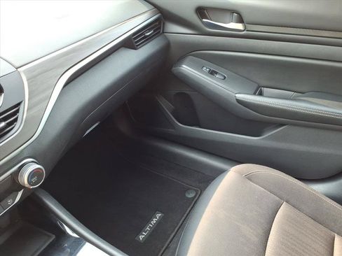Used 2024 Nissan Altima 2.5 SV FWD image 34
