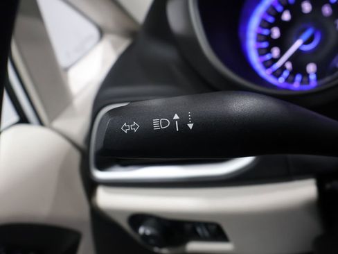 Certified 2024 Chrysler Pacifica Touring-L image 34