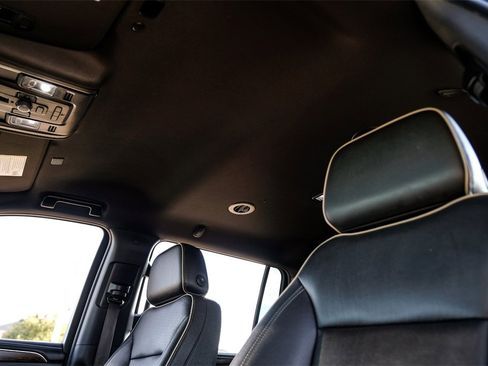 Used 2023 Chevrolet Suburban Premier image 33