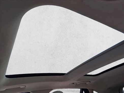 Used 2018 Mercedes-Benz GLC 300 4MATIC image 17